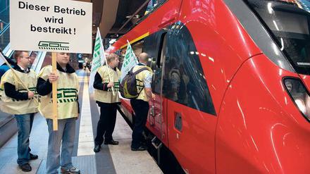 Bei der Bahn gibt es zwei zerstrittene Gewerkschaften. Das Tarifeinheitsgesetz zwingt sie zur Kooperation.