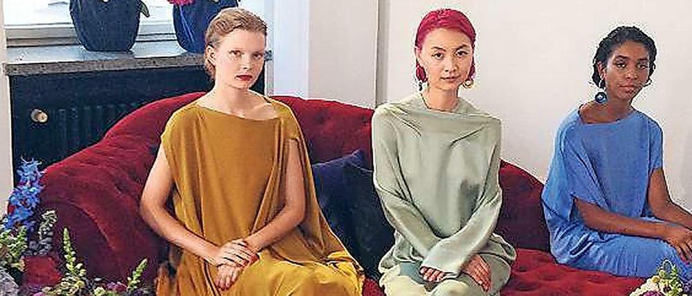 Drei Grazien, platziert von Michael Sontag im Berliner Mode Salon
