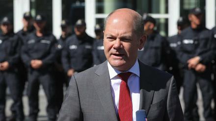 Hamburgs Erster Bürgermeister Olaf Scholz (SPD) bei einem Statement am Sonntagvormittag.