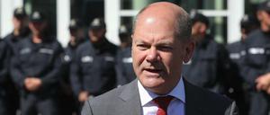 Hamburgs Erster Bürgermeister Olaf Scholz (SPD) bei einem Statement am Sonntagvormittag.