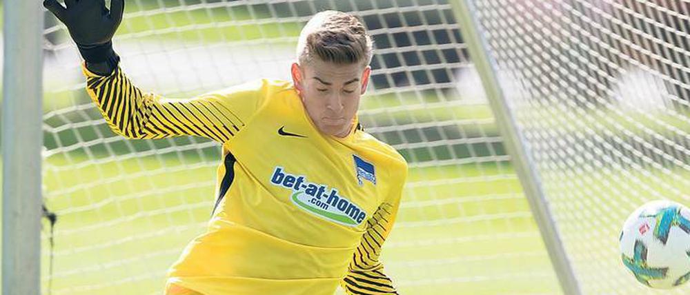 Vom Stürmer zum Torhüter. Der 20 Jahre alte Jonathan Klinsmann hat als Feldspieler angefangen und ist ein exzellenter Fußballer.