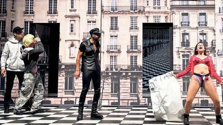 Selbstanklage vor Nobelfassaden. Szene aus Olivier Pys Gesellschaftsgroteske „Les Parisiens“.