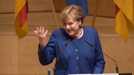 Bundeskanzlerin Angela Merkel hat gelassen auf die Vorwürfe ihres Außenministers, des SPD-Politikers Sigmar Gabriel, reagiert.