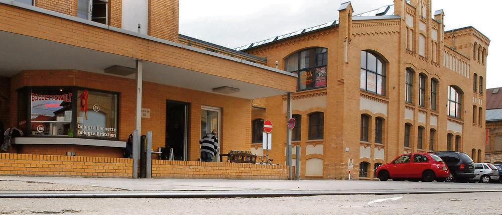 An der Wilhelminenhofstraße in Oberschöneweide liegen die Rathenau-Hallen mit dem XTRO-Atelierhaus.