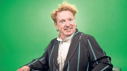 Protagonist der Punkbewegung. Johnny Rotten, 61, einst Sänger der englischen Punkband Sex Pistols. Nach deren Auflösung 1978 gründete er die Band Public Image Ltd. 2004 trat Rotten in der britischen Version von „Ich bin ein Star, holt mich hier raus“ auf. Er ist mit einer Deutschen verheiratet.