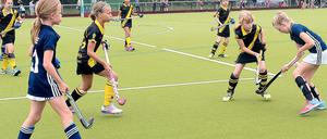 Junge Hockeyspielerinnen beim Turnier des Berliner SC.