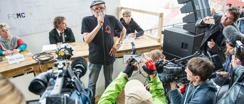 Im Millerntorstadion war ein alternatives Medienzentrum eingerichtet.