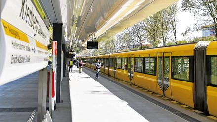 Der neue U-Bahnhof "Kienberg - Gärten der Welt" an der Linie U5 wurde für die Internationale Gartenausstellung IGA barrierefrei ausgebaut. 