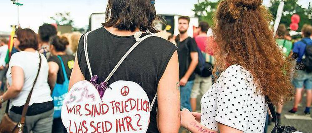 Teilnehmerinnen der Demonstration "Grenzenlose Solidarität statt G20" in Hamburg.