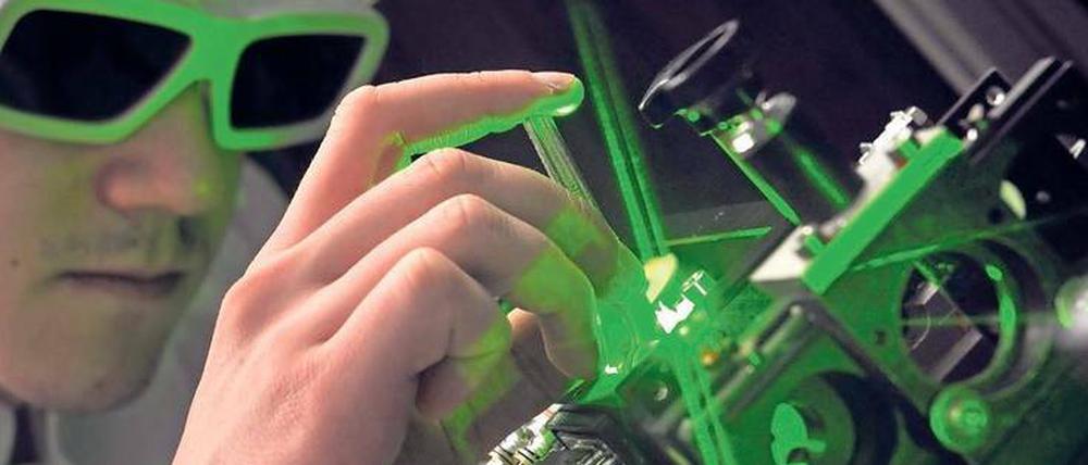 Strahl der Erkenntnis. Die moderne Naturwissenschaft vermittelt faszinierende Einsichten – unfehlbar ist sie nicht. Foto: Jan-Peter Kasper/dpa