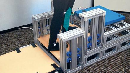 Lifting. Federn in den Stufen speichern Energie vom Ab- für den Aufstieg. 