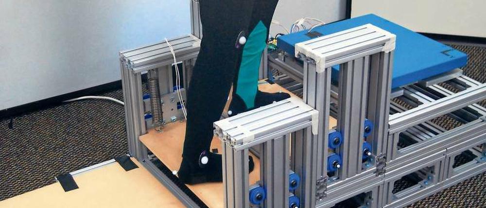 Lifting. Federn in den Stufen speichern Energie vom Ab- für den Aufstieg.