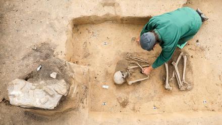 Gräber mit Grabsteinen gab es im Raum Beuna (Sachsen-Anhalt) offenbar schon vor mehr als 4000 Jahren, wie Archäologen jetzt entdeckten. 
