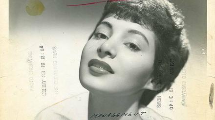 Spuren der Zeit. Das Porträt der Schauspielerin Elaine Dunn aus den fünfziger Jahren im repräsentativen Großformat von über zwei Metern. "PRESS++32.50" von Thomas Ruff (2016).