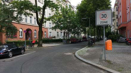 Im Schulenburgring stand am Sonnabend nur noch ein Wagen im Parkverbot - es soll abgeschleppt werden, sagte ein Polizist.