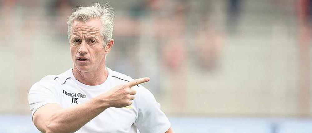 Da geht’s lang. Nach dem Trainingslager in Bad Kleinkirchheim kehren Trainer Jens Keller und die Spieler des 1. FC Union nach Berlin zurück.