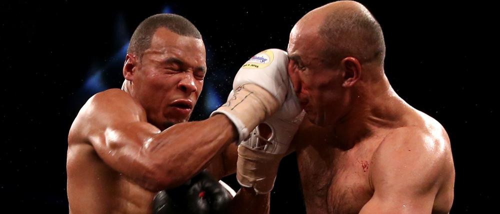 Arthur Abraham (rechts) musste gegen Chris Eubank Jr. einiges einstecken.