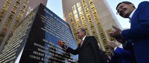 Der türkische Präsident Recep Tayyip Erdogan eröffnet das Denkmal zum Gedenken an die Opfer des gescheiterten Putschversuchs.