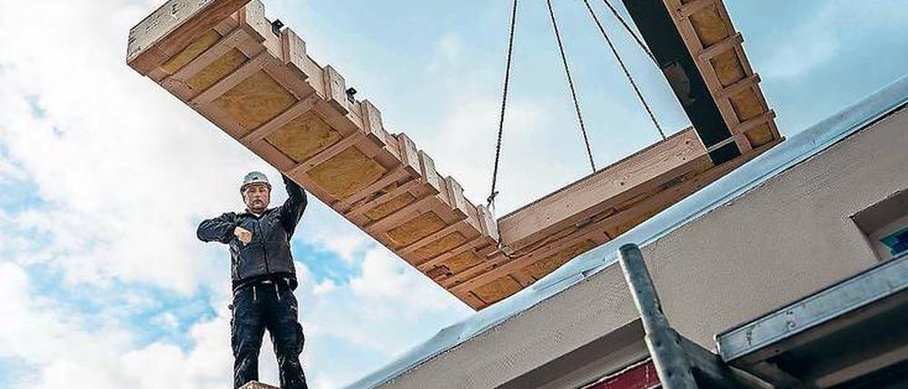 Den Überblick behalten. Checklisten und Zeitpläne erleichtern die Organisation auf der Baustelle.