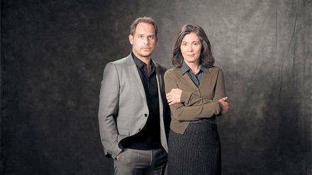 Besser zu zweit allein. Freya Becker (Iris Berben) hat außer zu ihrem Bruder Jo (Moritz Bleibtreu) kaum Kontakt zu anderen Menschen.