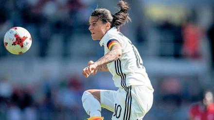 Viel Gefühl im Fuß. Dzsenifer Marozsan lenkt das Spiel der deutschen Nationalmannschaft. 