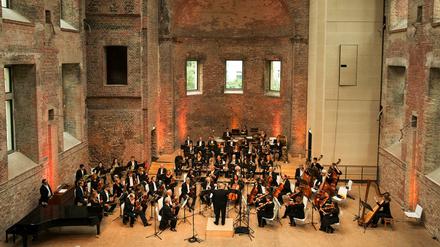 Neun neue Stücke in sieben Proben haben sie erarbeitet. Die Berliner Symphoniker mit Lior Shambadal beim Abschlusskonzert des "New Life Festival".