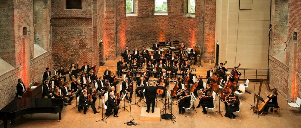 Neun neue Stücke in sieben Proben haben sie erarbeitet. Die Berliner Symphoniker mit Lior Shambadal beim Abschlusskonzert des "New Life Festival".