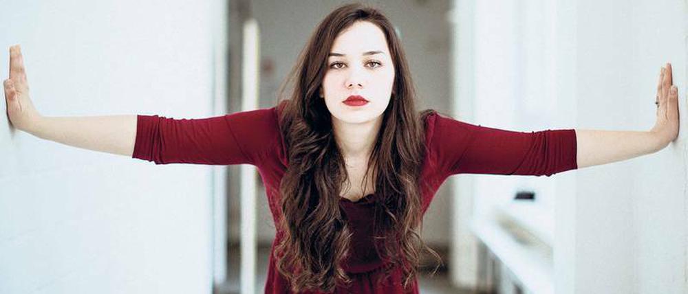 Zainab Alsawah stammt aus Homs und studiert Schauspiel an der UdK Berlin. Ihre erste Fernsehrolle wird sie im Herbst spielen.