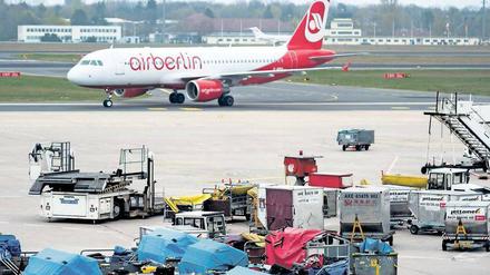 Seit Air Berlin den Bodendienstleister gewechselt hat, liegt die Gepäckabfertigung am Flughafen Tegel so ziemlich am Boden. 