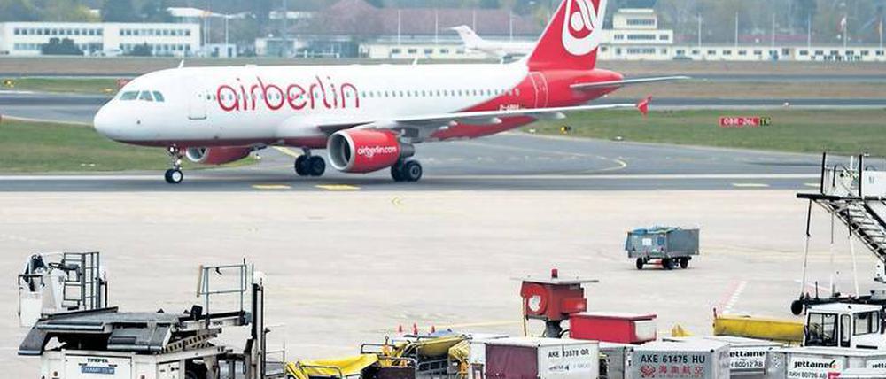 Seit Air Berlin den Bodendienstleister gewechselt hat, liegt die Gepäckabfertigung am Flughafen Tegel so ziemlich am Boden. 