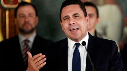 Venezuelas Außenminister Samuel Moncada hat die Drohungen von US-Präsident Trump zurückgewiesen.