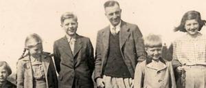 Die Familie von Cäsar von Hofacker im Frühsommer 1944.