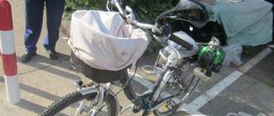 beamte konfiszierten in Marzahn ein aufgemotztes Fahrrad.