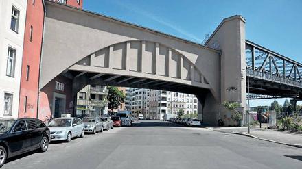 Man hätte das Gebäude auch abreißen können vor hundert Jahren, als eine neue U-Bahn-Trasse benötigt wurde. Es stehen zu lassen,