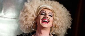 Drag-Queen Gloria Viagra.
