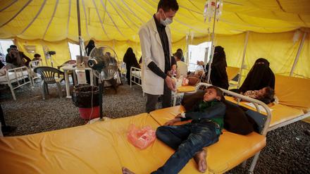 Nothilfe. Ein jemenitischer Junge mit Verdacht auf Cholera wird behandelt. 