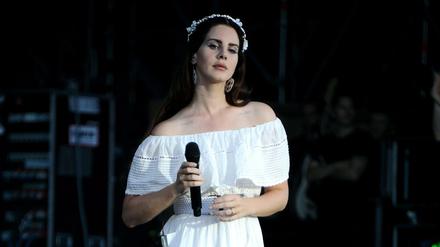 Ihr neues Album ist vertonter Überdruss am Leben. Die Sängerin Lana Del Rey 2016 auf einem Konzert in Carhaix in Frankreich.