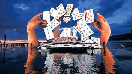 Großer Wurf. Carmen-Bühnenbildnerin Es Devlin hat schon für Beyoncé und Kayne West Shows ausgestattet.