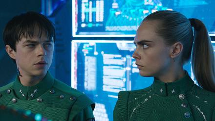 Bereit für den nächsten Einsatz: Major Valerian (Dane DeHaan) und Sergeant Laureline (Cara Delevingne) in Luc Bessons "Valerian".