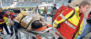 Helfen bis zur Erschöpfung. Die Sanitäter der Feuerwehr sind überlastet. 