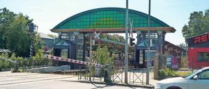 Einen halben Dienstag lang funktionierte die Schranke über die S-Bahngleise an der Buckower Chaussee nicht. 