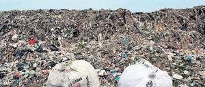 Altlast. Der größte Teil des Kunststoffs lagert auf Halden.