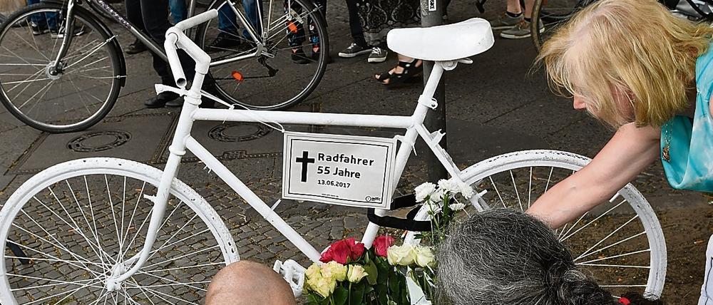 Mahnwache für den in Neukölln getöteten Fahrradfahrer