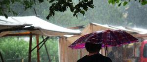 Berlin, Regen, Regenschirm.