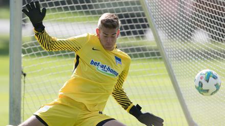 Herthas Torhüter Jonathan Klinsmann verletzte sich am Knie.
