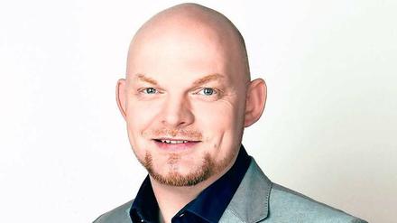 Marcus Asmus moderiert die Morningshow „Guten Morgen Brandenburg“ der RBB-Welle Antenne Brandenburg.