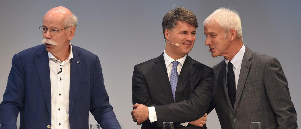 Daimler-Chef Dieter Zetsche, BMW-Chef Harald Krüger und Matthias Müller, Chef bei VW, auf einem Archivbild.