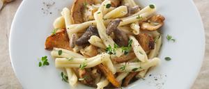 Casarecce-Nudeln mit Pilzen. Für das Gericht kann man auch Pfifferlinge nehmen.