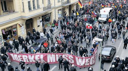 Eine "Merkel muss weg"-Demo im März 2016 in Berlin. Auch AfD-Politiker dabei? 