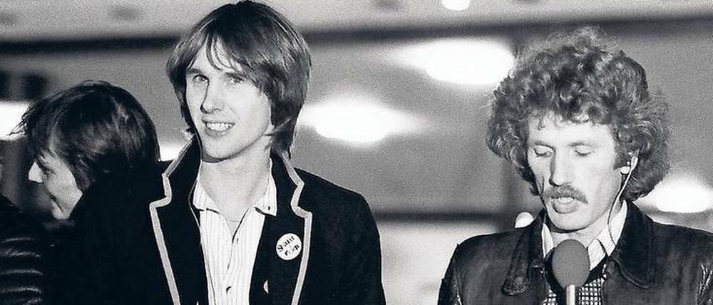 Alan Bangs (links) und Albrecht Metzger moderieren 1982 eine "Rockpalast-Nacht" in der Essener Grugahalle.